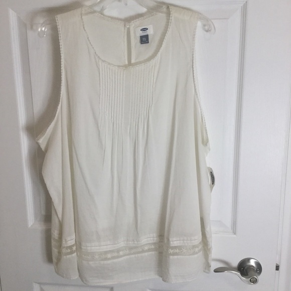 Old Navy white sun and beach top - Picture 2 of 7